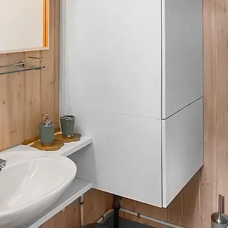2 Bedroom Gorgeous In Holiday home