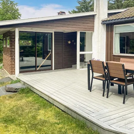 2 Bedroom Gorgeous In Holiday home